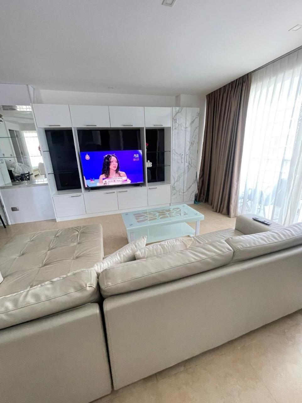 2 Bedrooms Near Pattaya Beach Buitenkant foto